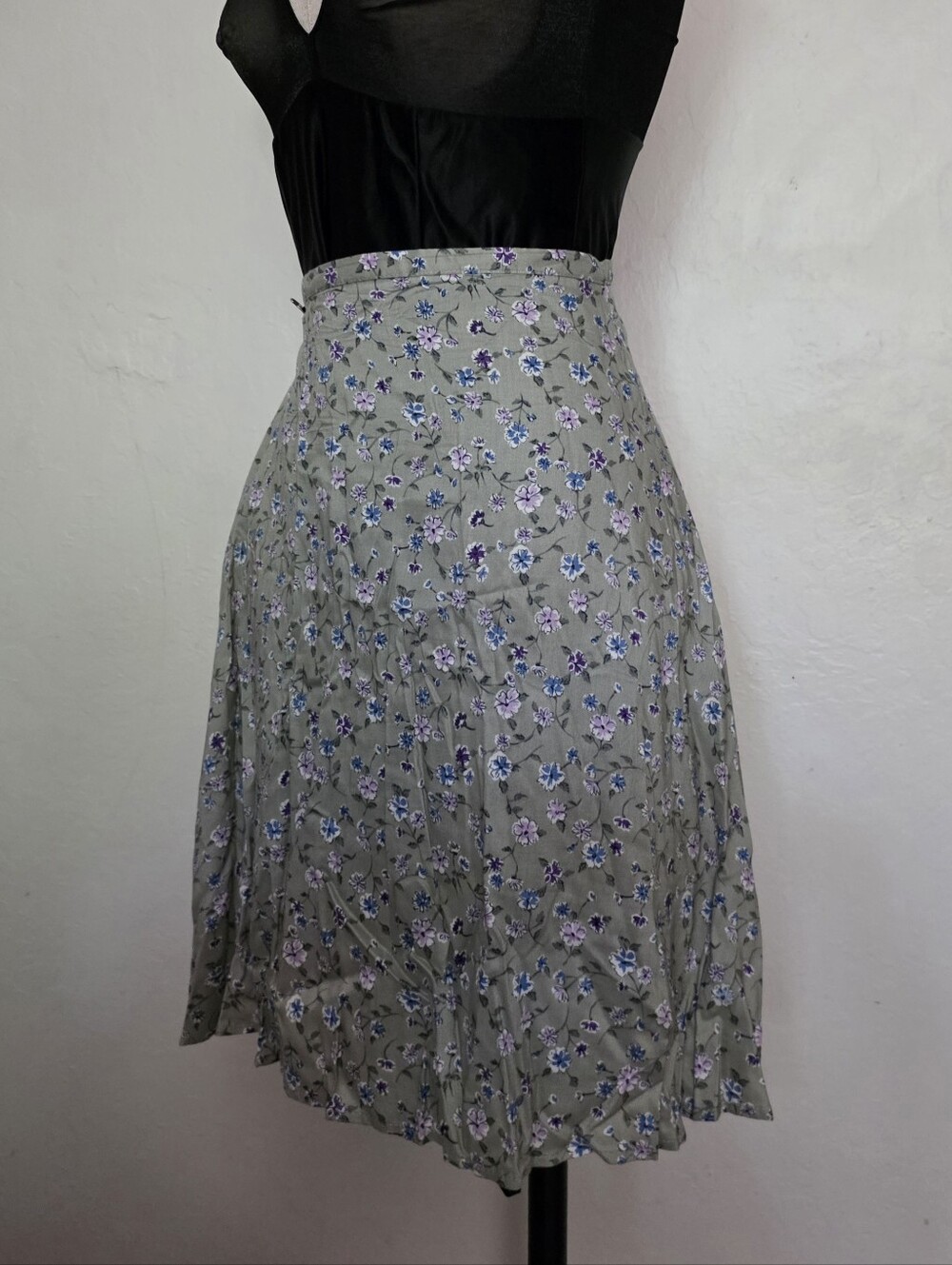 Vintage 1980s 1990s Bentley Sage Green Floral Mini Skirt